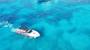 luxury-boat-blue-lagoon